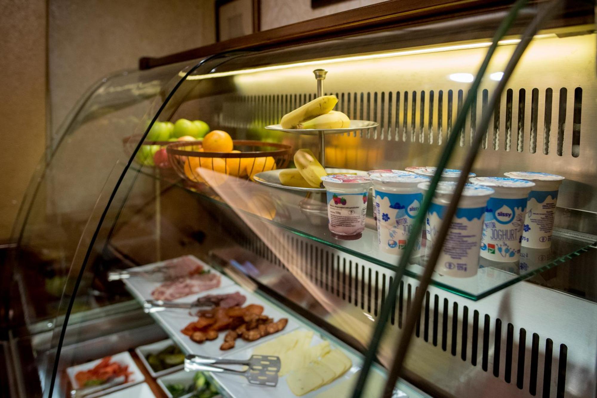 Gold Hotel Budapest Ngoại thất bức ảnh